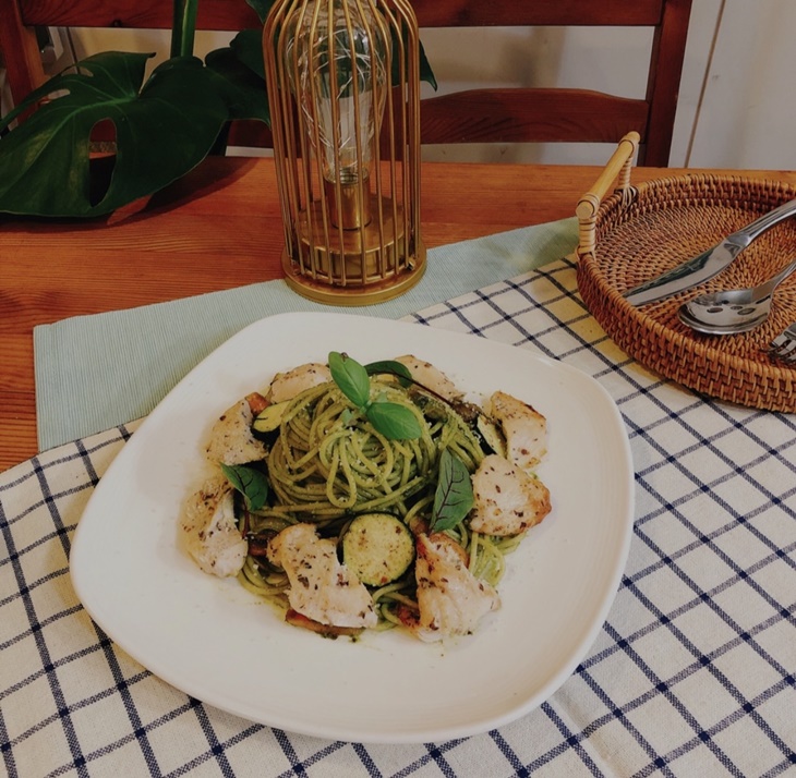 青醬羅勒義大利麵+義式雞肉