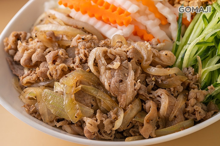 炒牛肉涼拌米線