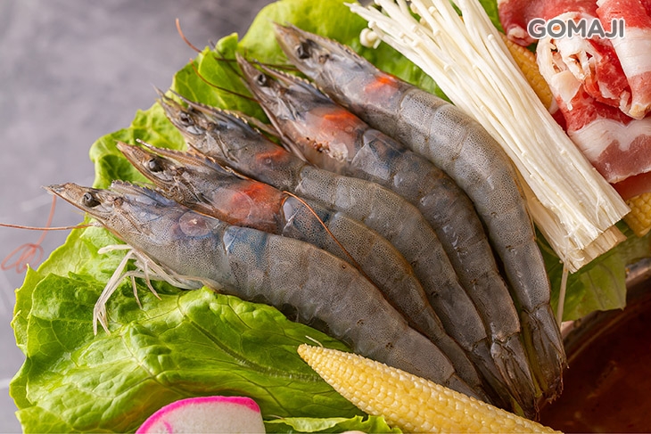 肉盤：進口美國牛/台灣嚴選豬 + 獨家湯底：酸辣湯 + 精緻綜合海鮮盤一份(含白蝦、鯛魚片、蛤蠣) + 今日菜盤兩份(含鍋料) 