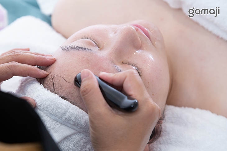 黑曜能量石疏通眼、臉部、咀嚼肌、頸部