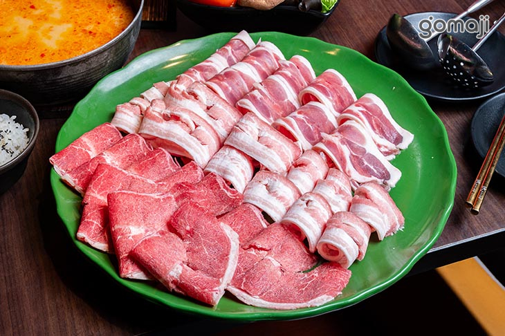 小老弟鮮肉總匯18oz(熟成牛肩胛、宜蘭櫻桃鴨、台灣豬五花)