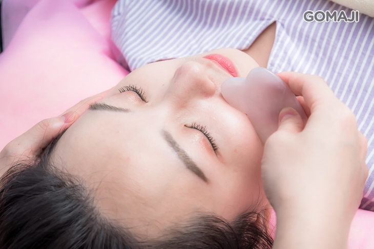 臉部撥彈按摩鬆筋