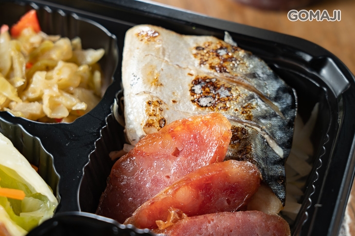 雙拼便當一份(紅燒滷牛腱+鯖魚)