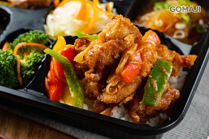 雙拼便當一份(春川辣炒雞+蔥爆牛柳) 