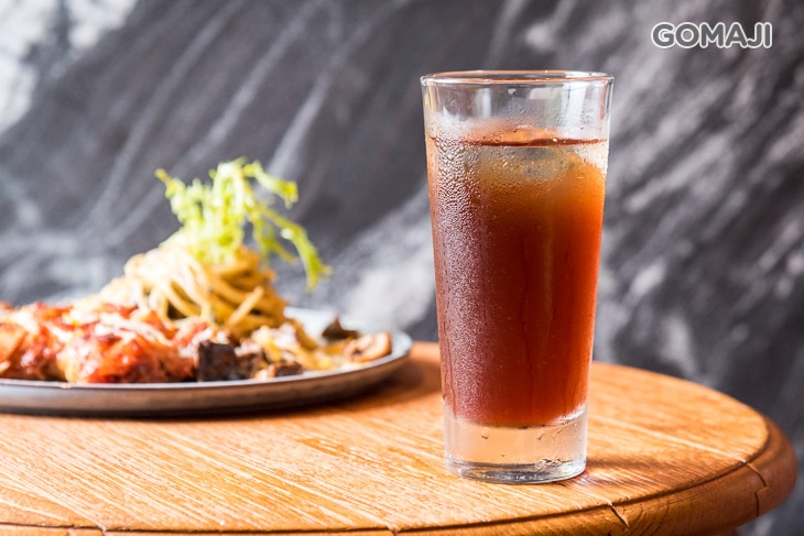  飲品：紅茶/蔓越莓汁/美式咖啡 任選一