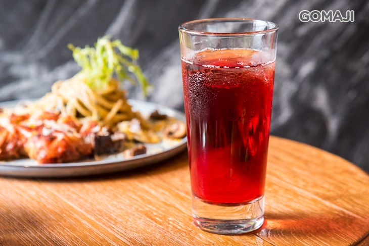  飲品：紅茶/蔓越莓汁/美式咖啡 任選一