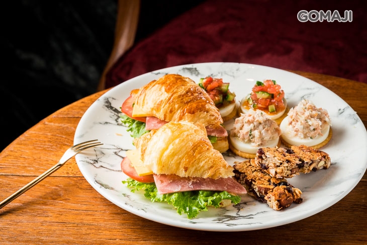 可頌三明治+香蕉堅果燕麥棒+莎莎小點心