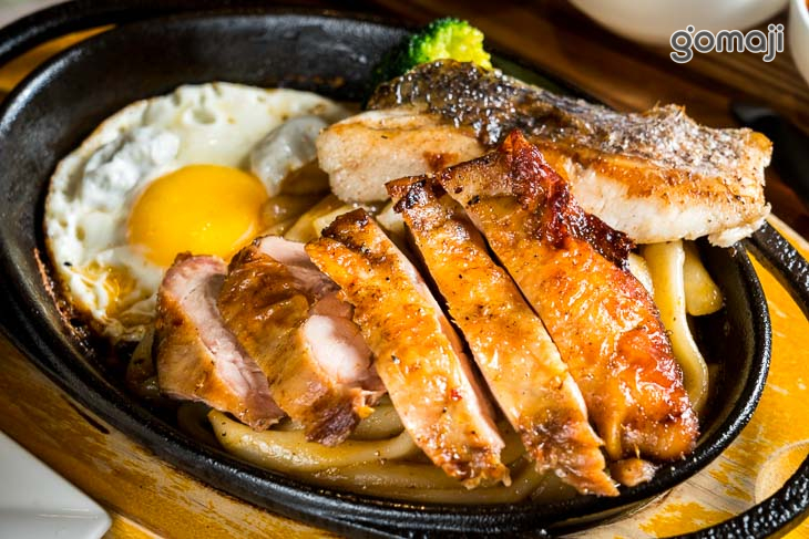 雙拼鐵板排餐 （雞腿/鱸魚）