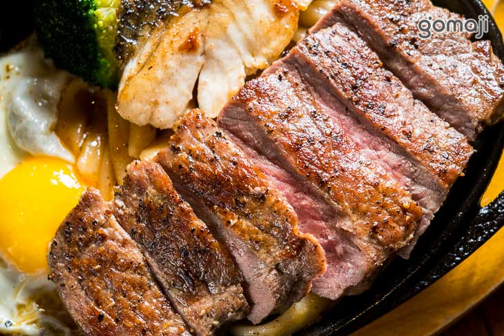 雙拼鐵板排餐 （牛/鱸魚）