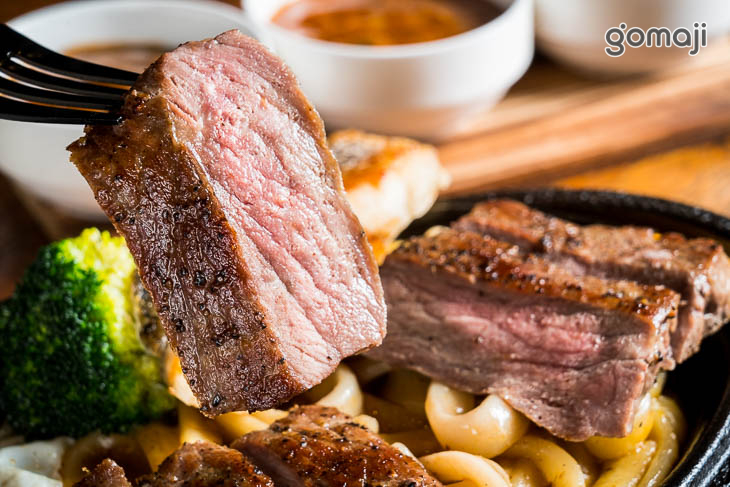 雙拼鐵板排餐 （牛/鱸魚）