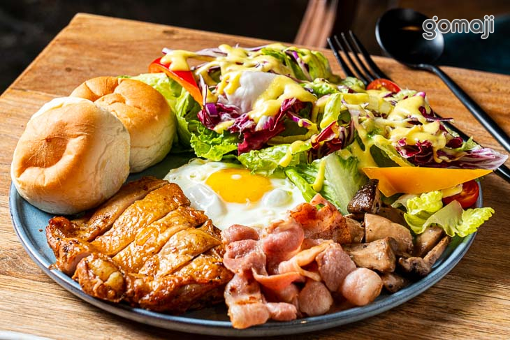 爐烤香料雞腿沙拉