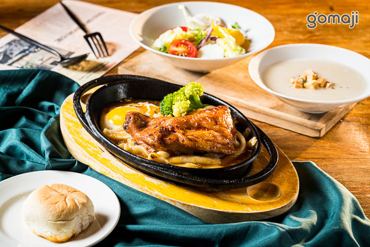 香料蒜味雞腿排鐵板排餐