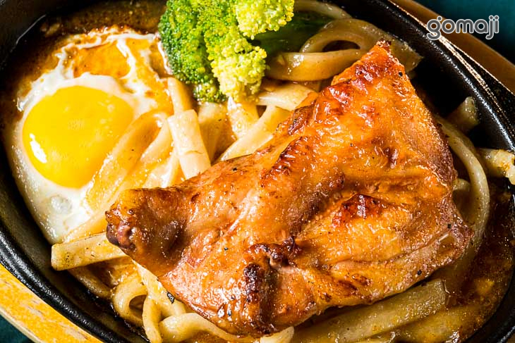 香料蒜味雞腿排鐵板排餐