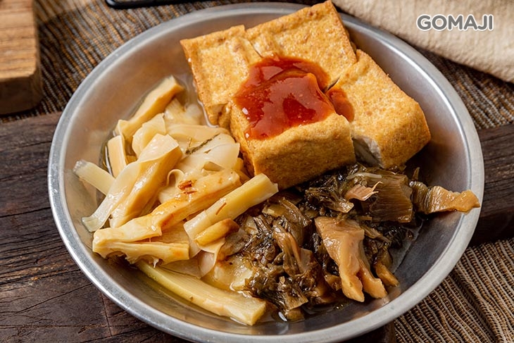 魯肉飯便當(小),含筍絲、梅干菜、油豆腐一塊