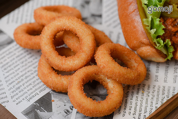 辣肉熱狗堡/洋蔥圈