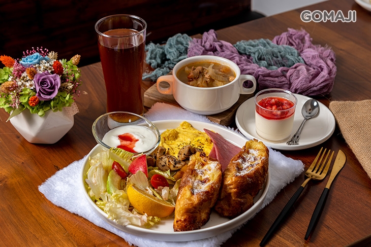 法國吐司總匯拼盤(今日湯品+草莓奶酪+冰紅茶)