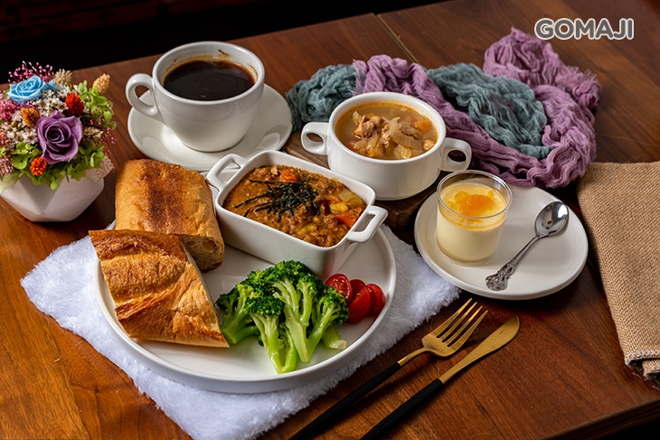 無水蔬菜蔬菜豬肉咖哩(今日湯品+法國麵包+花椰菜+蜜柚柑橘奶酪)