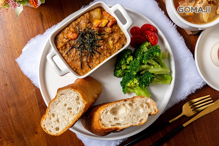 無水蔬菜蔬菜豬肉咖哩(今日湯品+法國麵包+花椰菜+蜜柚柑橘奶酪)