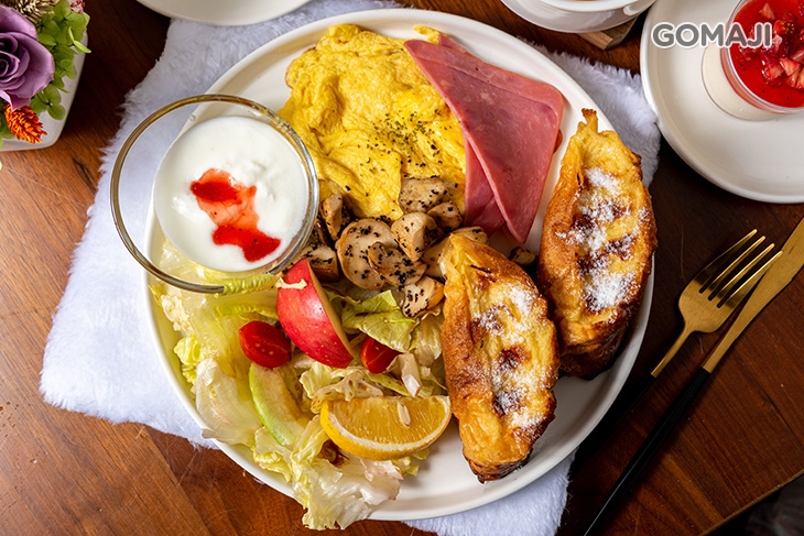 法國吐司總匯拼盤(今日湯品+草莓奶酪+冰紅茶)