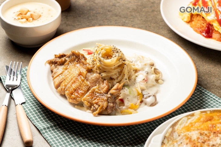 奶油洋菇雞肉義大利麵