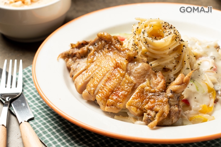 奶油洋菇雞肉義大利麵