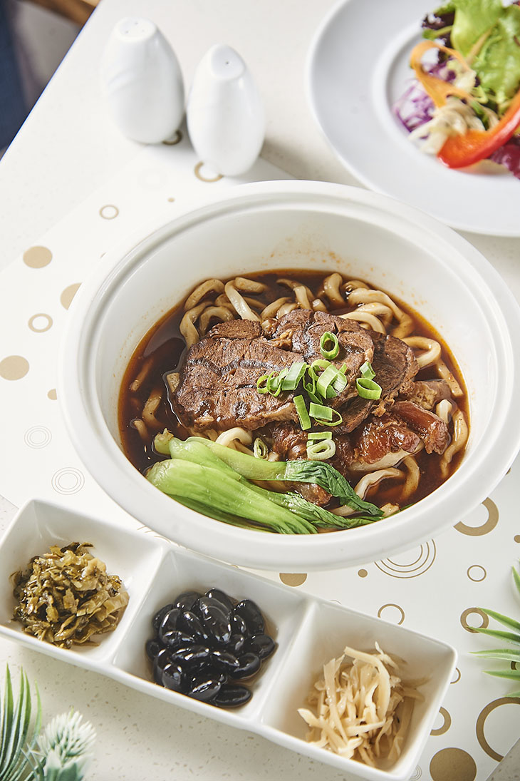 和逸風味牛肉麵(半筋半肉)