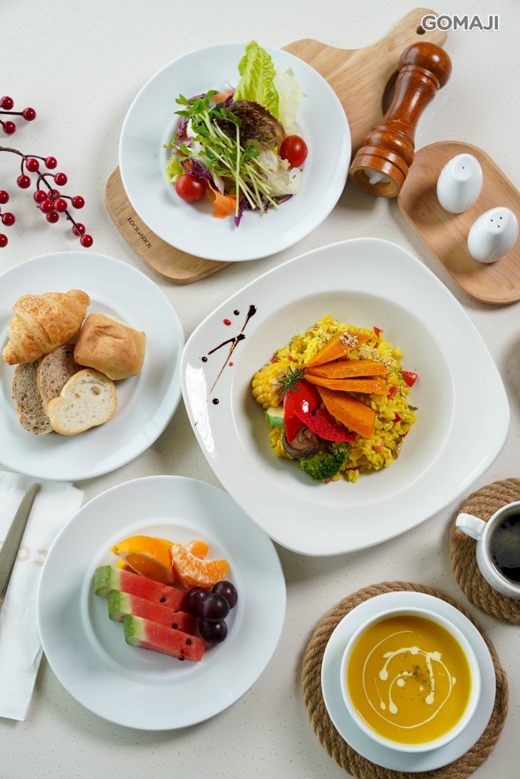 西班牙彩椒燉飯佐素烏魚子(奶蛋素) + 歐美自助式沙拉吧吃到飽
