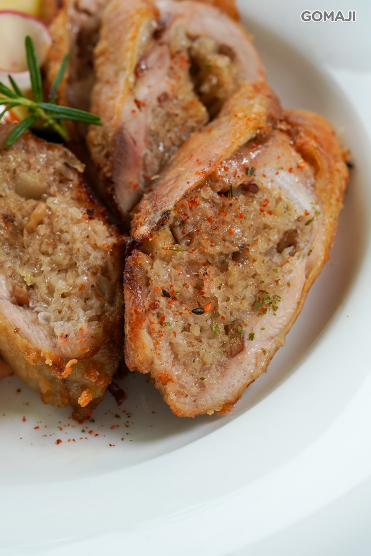 嫩煎填餡米糕雞肉捲佐巴沙米可醋醬汁 + 歐美自助式沙拉吧吃到飽