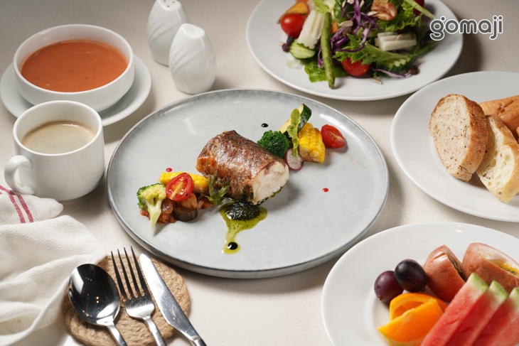 義式青醬鱸魚+歐美自助式沙拉吧吃到飽