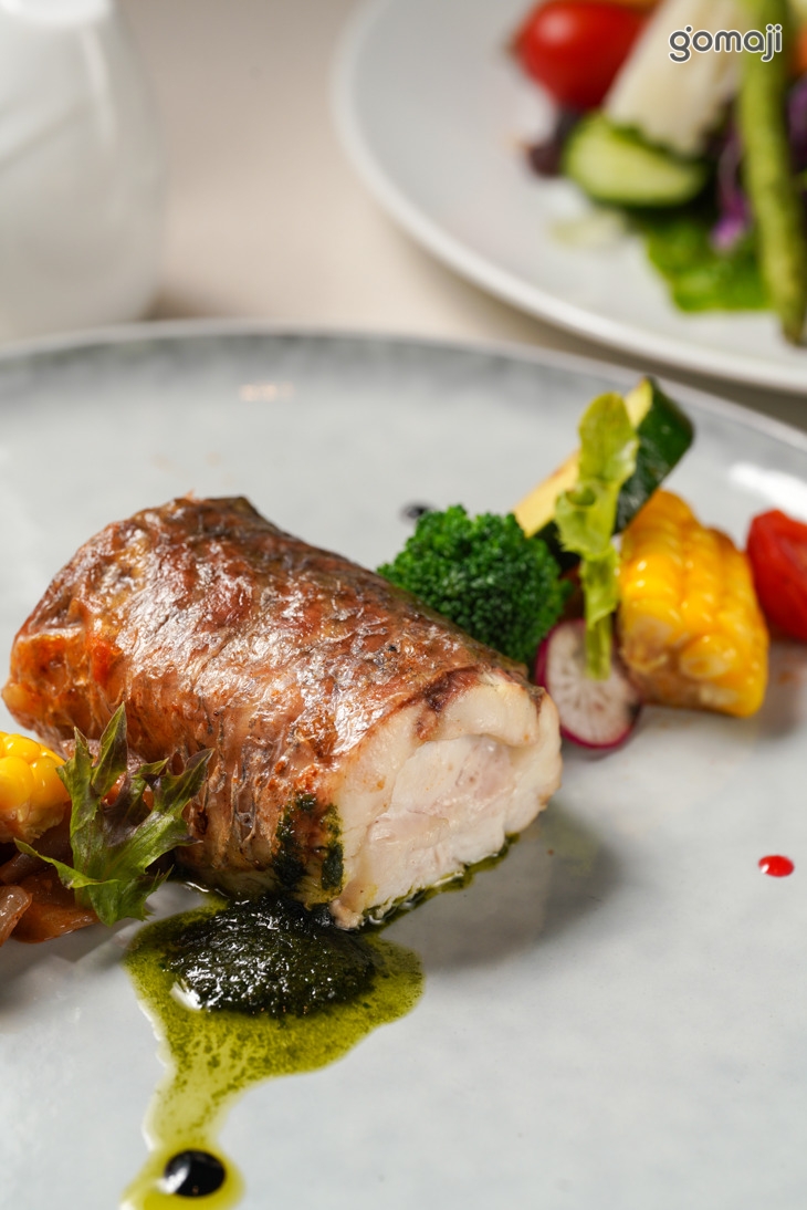 義式青醬鱸魚+歐美自助式沙拉吧吃到飽