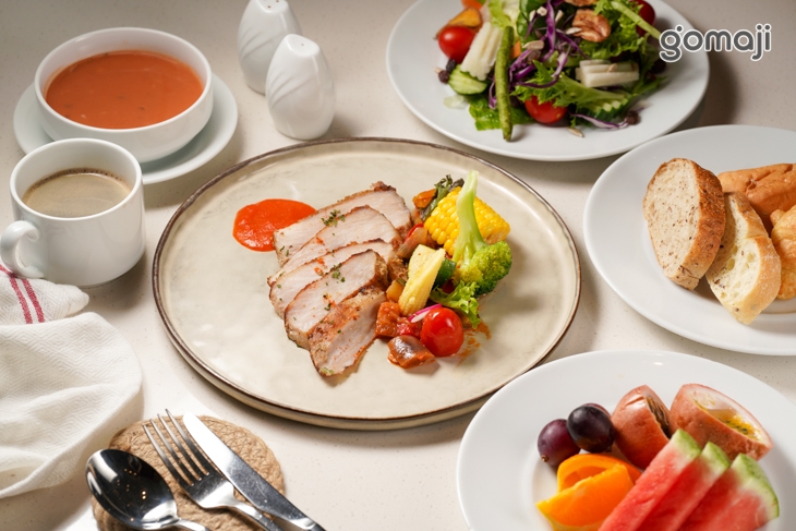 松阪豬百里香紅椒醬+歐美自助式沙拉吧吃到飽