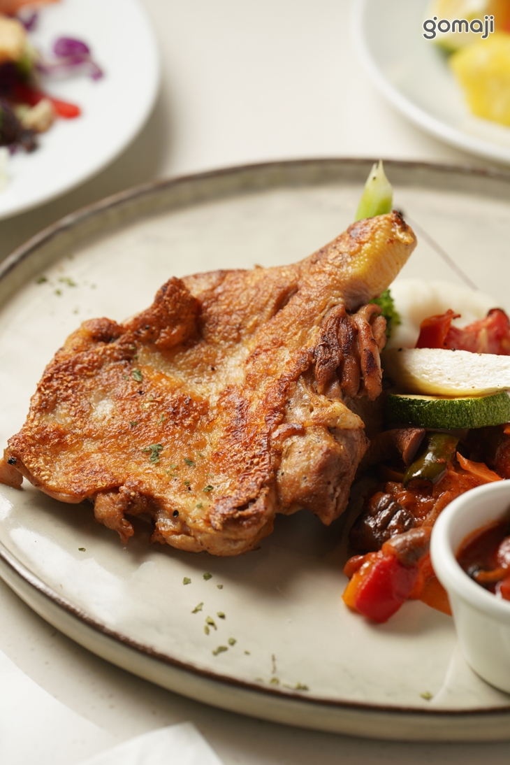 美國西南風味烤雞腿+歐美自助式沙拉吧吃到飽