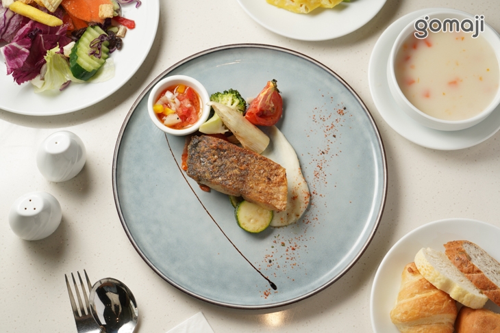 墨西哥香料煎鱸魚佐番茄莎莎醬+歐美自助式沙拉吧吃到飽