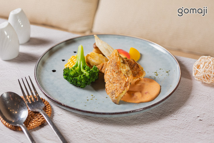 法式麥年魚排佐奶油蕃茄醬汁