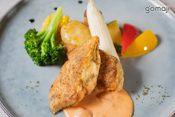 法式麥年魚排佐奶油蕃茄醬汁