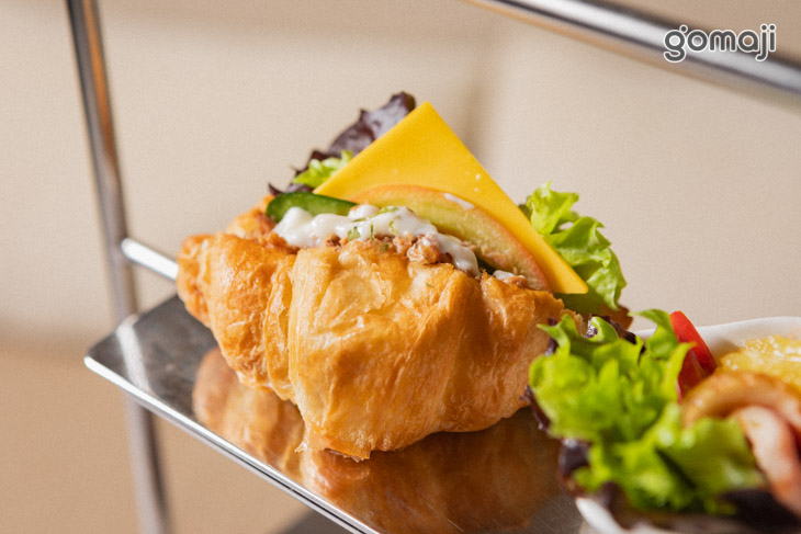 開放型鮪魚可頌