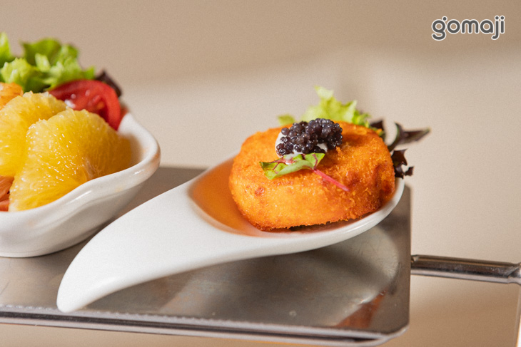 干貝酥佐魚子醬