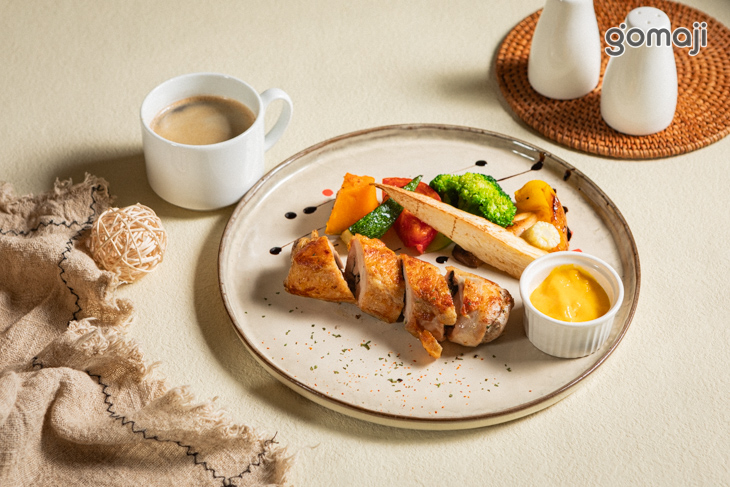 爐烤松露雞肉捲佐南瓜奶油醬