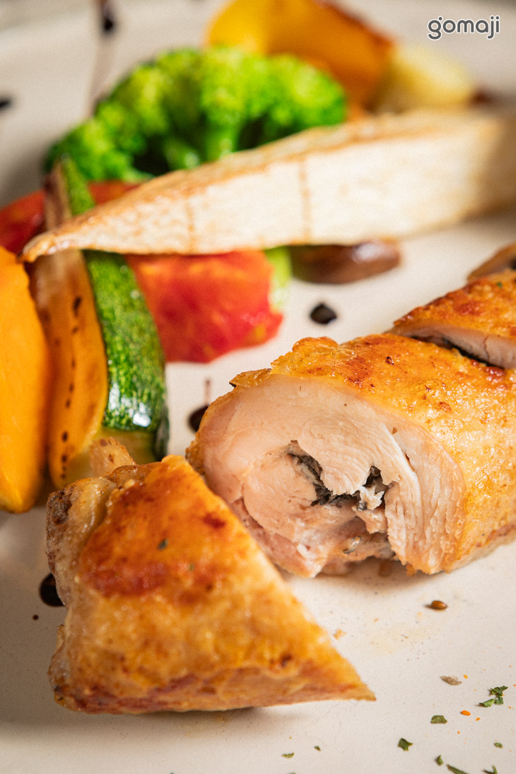 爐烤松露雞肉捲佐南瓜奶油醬