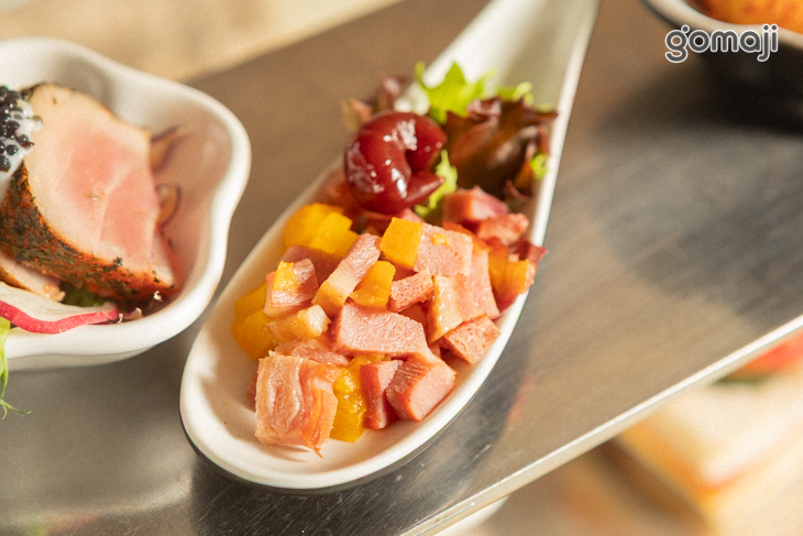 ​燻鴨胸佐酒漬櫻桃小點