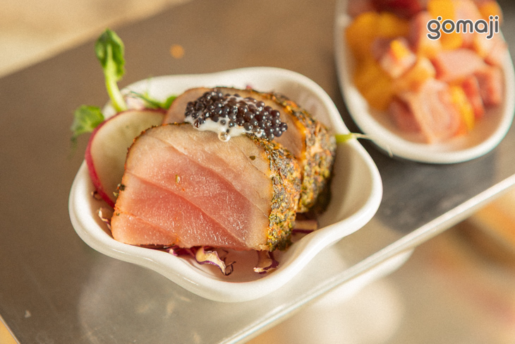 香料鮪魚佐魚卵小點