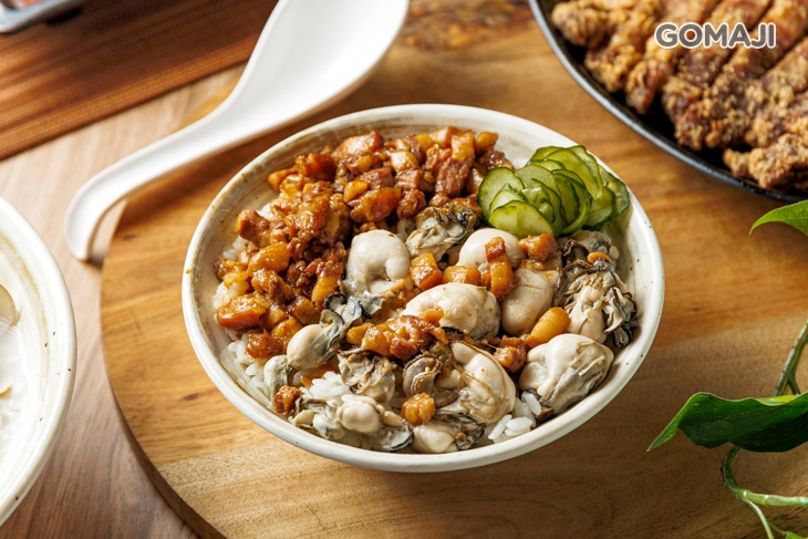 招牌蚵仔滷肉飯