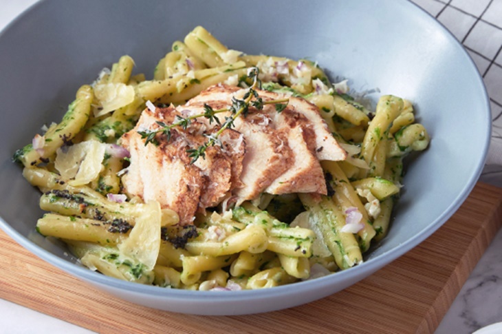 黑松露奶油菠菜嫩雞麻花捲麵