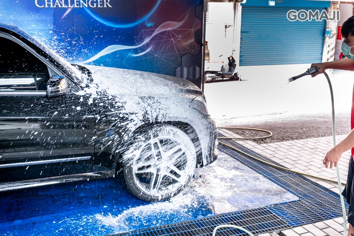 全車緻泡沫洗車