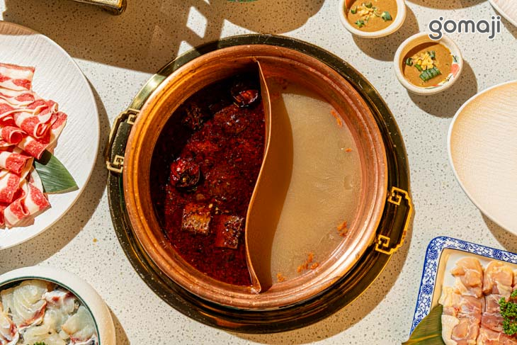 鴛鴦鍋（重慶麻辣老火鍋+老母雞鍋）