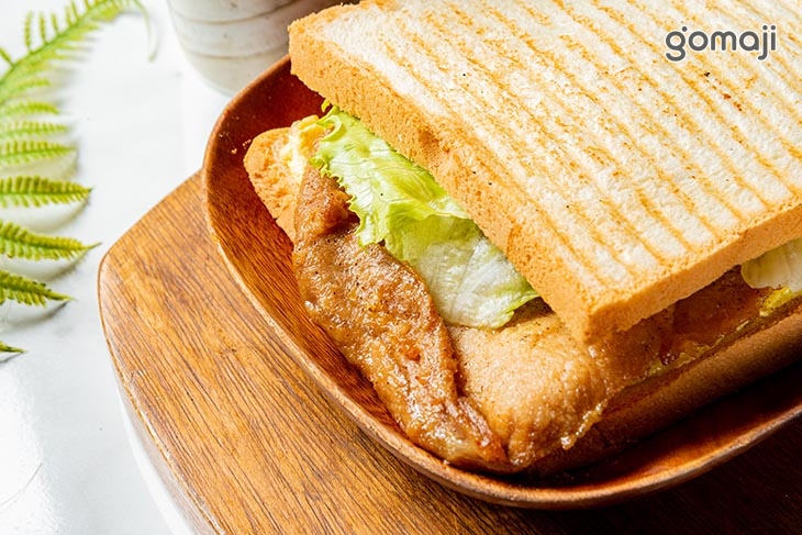 小雞愛吐司:醬燒豬肉排