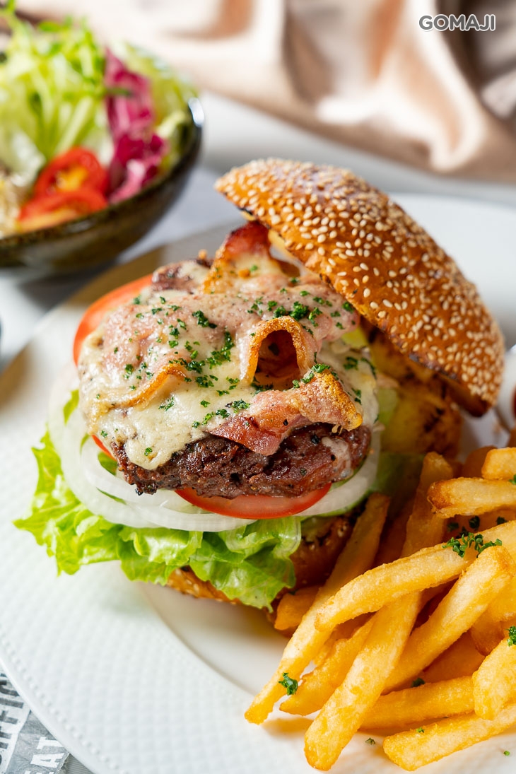 風尚漢堡一份 + 薯條一份