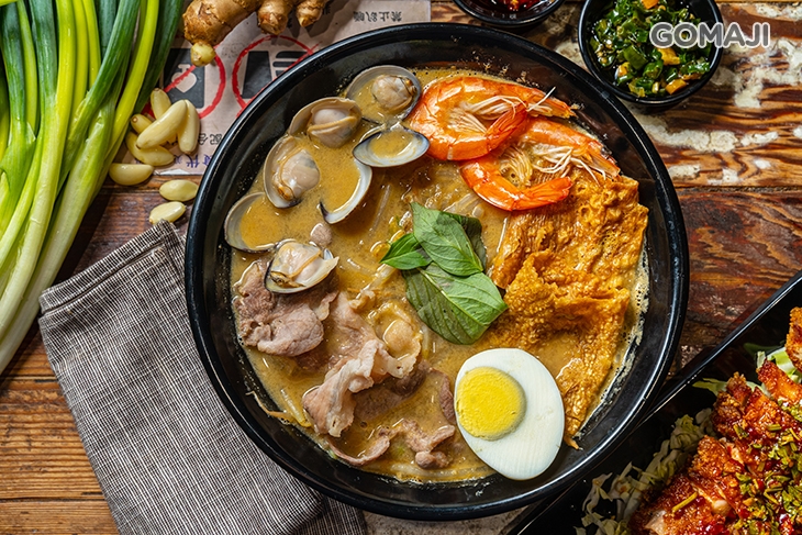  叻沙豬肉麵