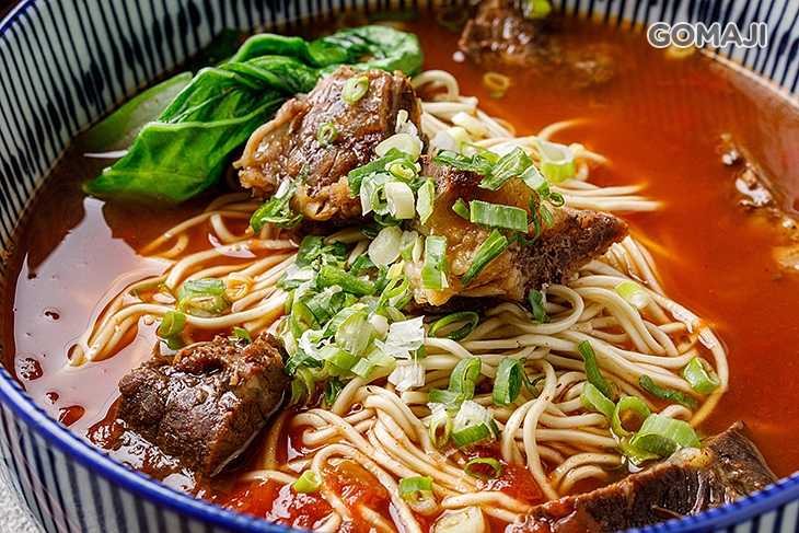 (湯底：番茄+口感：牛肉+主食：手工麵) 