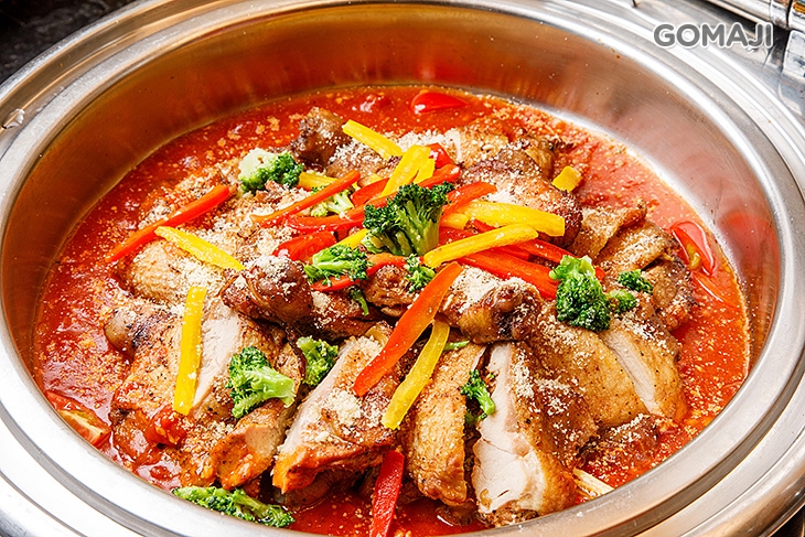 香酥雞腿佐番茄紅醬